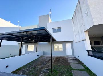 Casa · 115m² · 4 Ambientes · 1 Cochera · Venta Duplex 2 Dorm. Prados de Manantiales