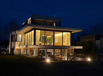 Casa · 250000m² · 4 Ambientes · 1 Cochera · Casa en Venta Haras del Sur II 3 Dorm.