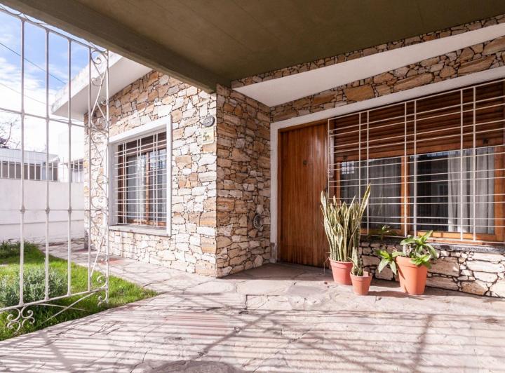 Casa · 60m² · 4 Ambientes · 1 Cochera