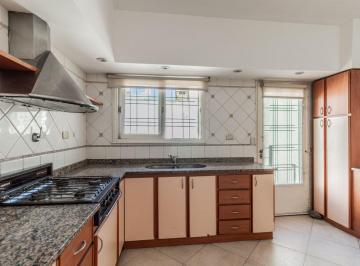 Casa · 120m² · 5 Ambientes · 2 Cocheras · PH Triplex. Venta. Permuta. Floresta. Apto Crédito