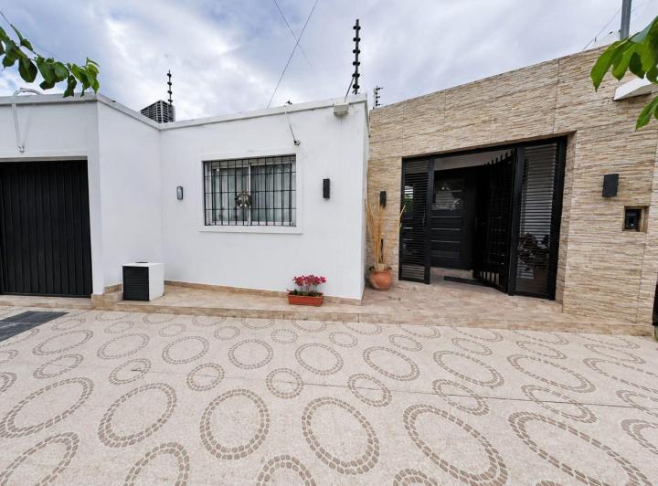 Casa · 126m² · 6 Ambientes · 2 Cocheras