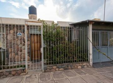 Casa · 132m² · 7 Ambientes · 1 Cochera · Venta Casa Alto Dorrego Guaymallen
