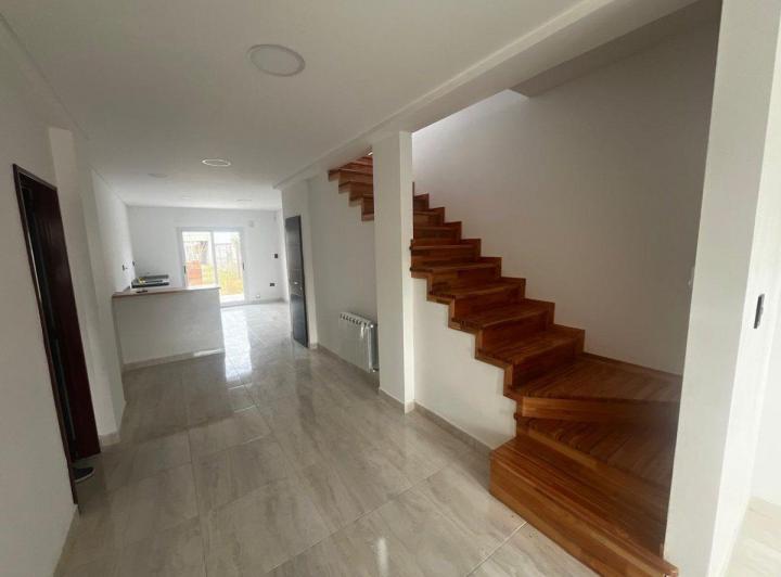 Casa · 104m² · 4 Ambientes · 1 Cochera