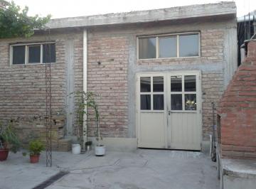 Casa · 299m² · 6 Ambientes · 2 Cocheras · Venta Salon/galpon + Casa en Guaymallen