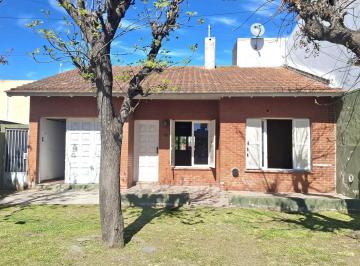 Casa · 93m² · 3 Ambientes · 1 Cochera · Casa en Venta en Pehuajo con Patio