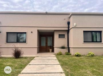 Casa · 120m² · 4 Ambientes · 2 Cocheras · Venta | Casa de 2 Dorm con Fondo a La Cancha de Golf - La Carolina Country Golf - Piñero