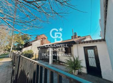 Casa · 226m² · 6 Ambientes · 1 Cochera · Casa con Gran Terreno en Guadalupe Este