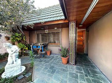 Casa · 80m² · 4 Ambientes · 1 Cochera · Casa 3 Dorm. con Parque y Cochera - Lote Propio