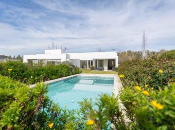 Casa · 180m² · 3 Ambientes · 2 Cocheras · Casa en Venta Coronel Brand en Campos de Roca II