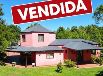 Casa · 10000ha · 7 Ambientes · 3 Cocheras · Gran Casa de 5 Habitaciones en Loma Escondida