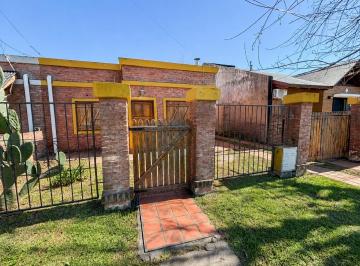 Casa · 108m² · 2 Dormitorios · 1 Cochera · Casa - Don Quijote