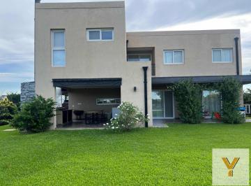 Casa · 334m² · 5 Ambientes · Casa en Venta - 4 Dorm. 6 Baños - 819 m² - Escobar
