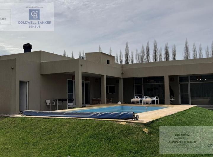 Casa · 203m² · 5 Ambientes · 2 Cocheras