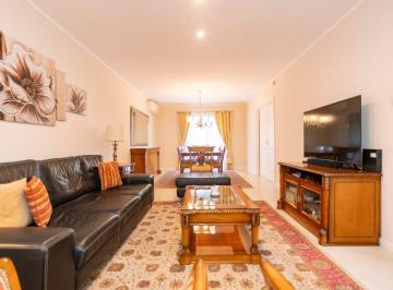 Casa · 300m² · 6 Ambientes · 2 Cocheras · Casa en Venta Fincas de Iraola 2