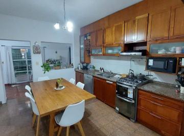 Casa · 80m² · 3 Ambientes · 1 Cochera · Casa en Venta en Merlo con Pileta
