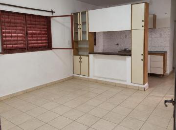 Casa · 60m² · 4 Ambientes · Alquiler Casa + Local Comercial Manfredi