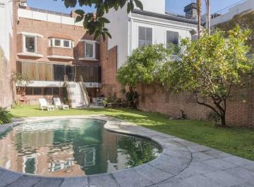 Casa · 500m² · 8 Ambientes · 2 Cocheras · Casa de 500 m² en Barrio Parque, Sobre Juez Tedín