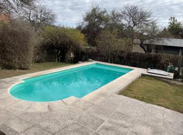 Casa · 150m² · 2 Ambientes · 2 Cocheras · Venta Casa con Pileta Villa Los Aromos