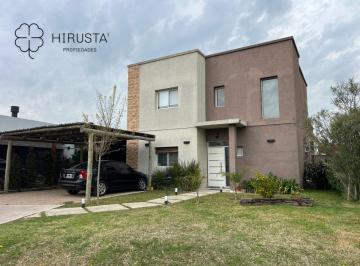 Casa de 5 ambientes, Pilar · Casa en Venta Apto Credito + 4 Dorm. + Lavadero + Parrilla + Pileta + Cochera + La Cañada + Los Arces
