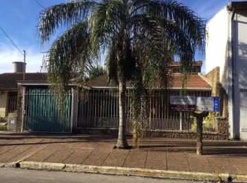 Casa · 80m² · 4 Ambientes · 3 Cocheras · Chalet 4 Amb. Garaje, Quincho, Pileta, Parrilla, Banfield Este