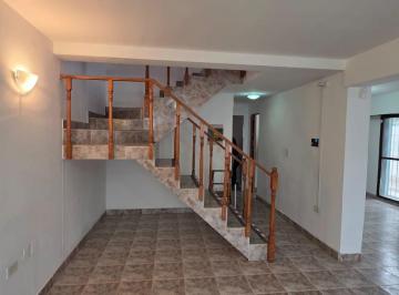 Edificio · 220m² · Casa en Alquiler