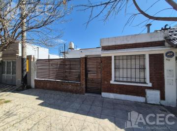 Casa · 45m² · 2 Ambientes · Alquiler - Casa de un Dormitorio - Barrio Belgrano