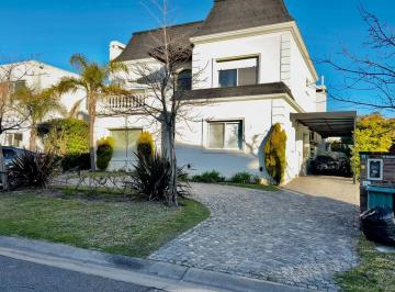 Casa · 350m² · 5 Ambientes · 4 Cocheras · Casa en Alquiler Los Alisos Nordelta