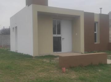 Casa · 2 Dormitorios · 1 Cochera · Casa en Alquiler en Barrio Parque Norte de La Ciudad de Monte Cristo