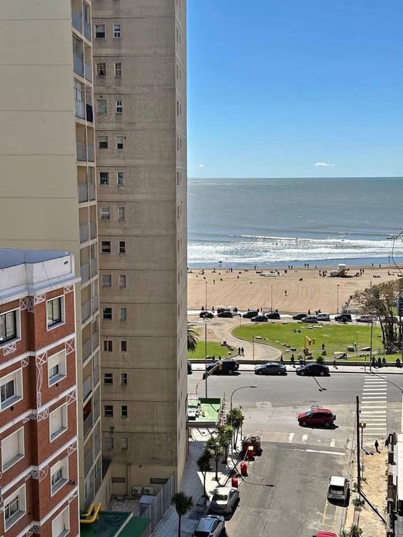 Monoambie reciclado a nuevo en reconocido edificio Eiffel a 50 metros de la costa