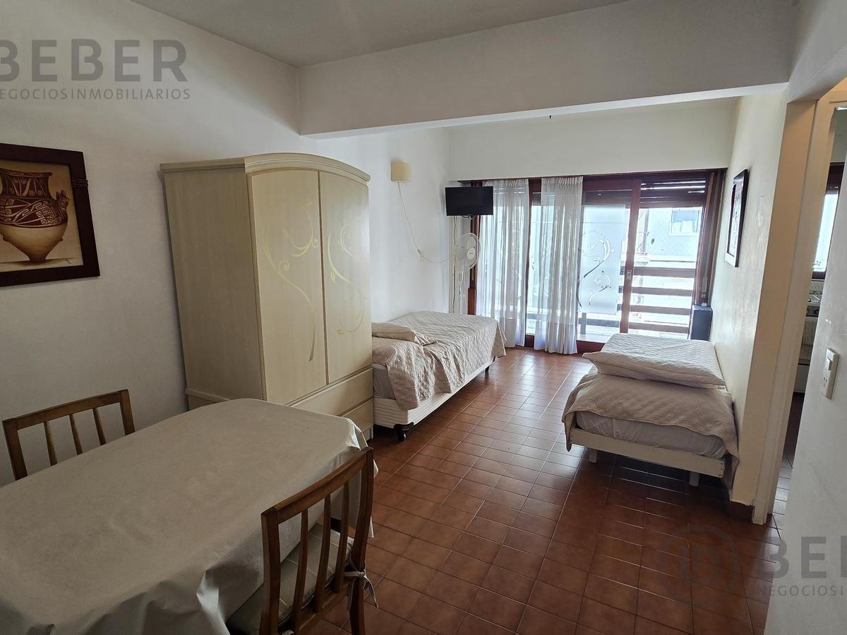 Depto 1 amb, 32m² con balcón corrido — Güemes