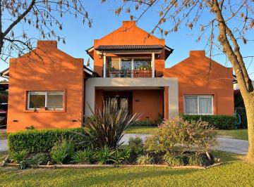 Casa · 195m² · 4 Ambientes · 5 Cocheras · Casa en Venta Los Jazmines