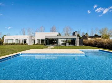 Casa · 255m² · 5 Ambientes · 6 Cocheras · Venta Casa 5 Amb en Fincas de San Vicente Sporting