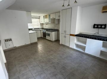 Casa · 199m² · 6 Ambientes · 3 Cocheras · Venta Casa de Estilo 3/4 Dorm. en Rosario - Azcuénaga