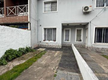 Departamento de 3 ambientes, Ituzaingó · Duplex en Alquiler con Gran Jardín