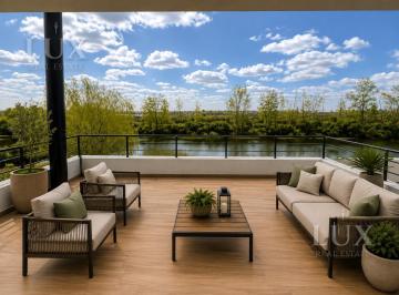 Casa · 236m² · 5 Ambientes · 4 Cocheras · Casa en Acacias