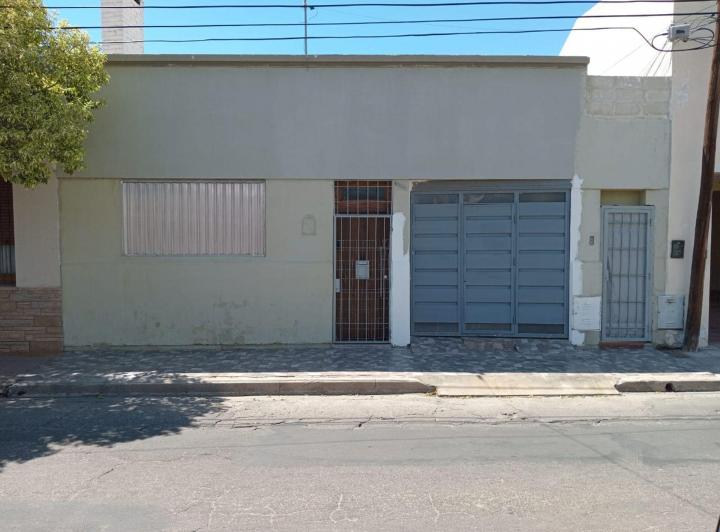 Casa · 240m² · 7 Ambientes · 1 Cochera