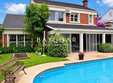 Casa · 250m² · 5 Ambientes · 3 Cocheras · Venta - Exclusiva Casa en Barrio La Lomada - Pilar