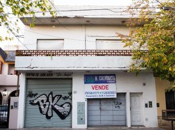 Casa · 437m² · 4 Ambientes · 8 Cocheras · Venta en Bloque