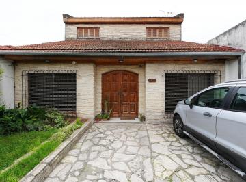 Casa · 154m² · 6 Ambientes · 1 Cochera · Casa en Venta Beccar, San Isidro 6 Ambientes con Pileta