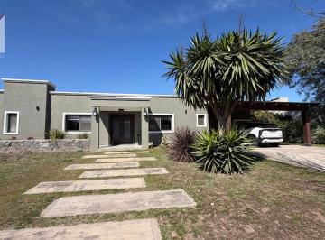 Casa · 320m² · 7 Ambientes · 2 Cocheras · Casa en Venta en Fincas del Sur 2.casa Escritorio.3 Dorm.. Gran Patio con Pileta. Galeria con