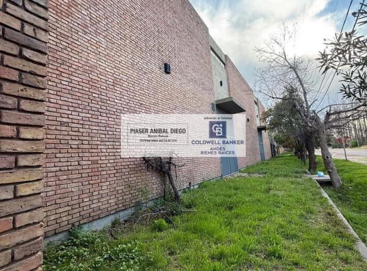 Bodega-Galpón · 1900m² · 6 Ambientes