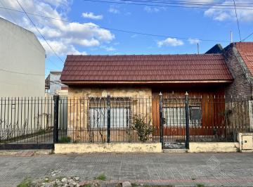 Casa · 120m² · 3 Ambientes · 2 Cocheras · Chalet con Garage Para 2 Vehículos, 2 Dorm, Baño, Patio y Terraza - Oportunidad - Apto Crédito!