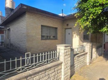 Casa de 3 ambientes, Tres de Febrero · Casa 3 Ambientes con Patio y Parrilla, Muy Buena Iluminación Natural!