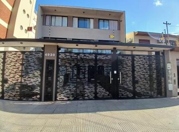 Casa · 105m² · 4 Ambientes · 1 Cochera · Triplex con Cochera