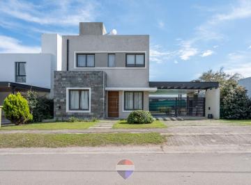 Casa · 150m² · 4 Ambientes · 2 Cocheras · Casa 3 Dorm. San Alfonso del Talar Córdoba