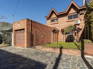 Casa · 220m² · 6 Ambientes · 2 Cocheras · Chalet en Venta 6 Ambientes Apto Crédito en Ramos Mejía con Cochera y Jardín