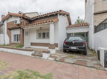 Casa · 99m² · 3 Ambientes · 1 Cochera · Casa Venta Permuta 3 Amb Villa Luzuriaga
