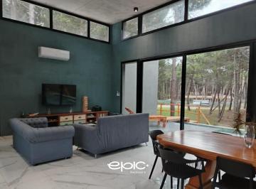 Casa · 238m² · 6 Ambientes · 1 Cochera · Casa en Venta Villarobles