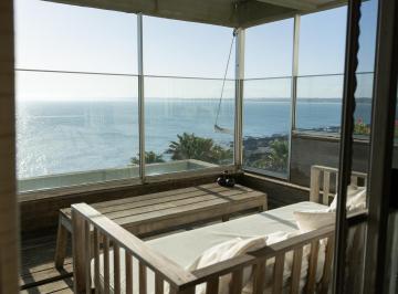 Departamento · 160m² · 4 Ambientes · 2 Cocheras · Departamento en Venta en Punta Ballena – 3 Suites, Vista Al Mar, Cochera, Edificio de Categoría con