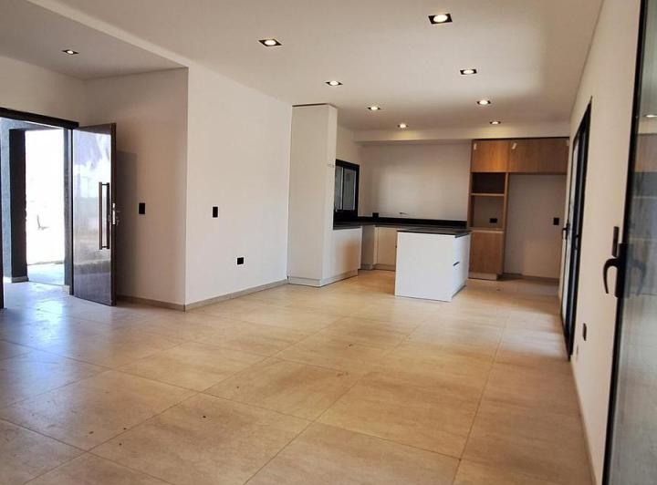 Casa · 145m² · 4 Ambientes · 2 Cocheras